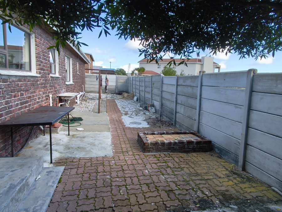 2 Bedroom Property for Sale in De Kelders Western Cape